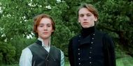 Dumbledore and Grindelwald (Source: Warner Bros)